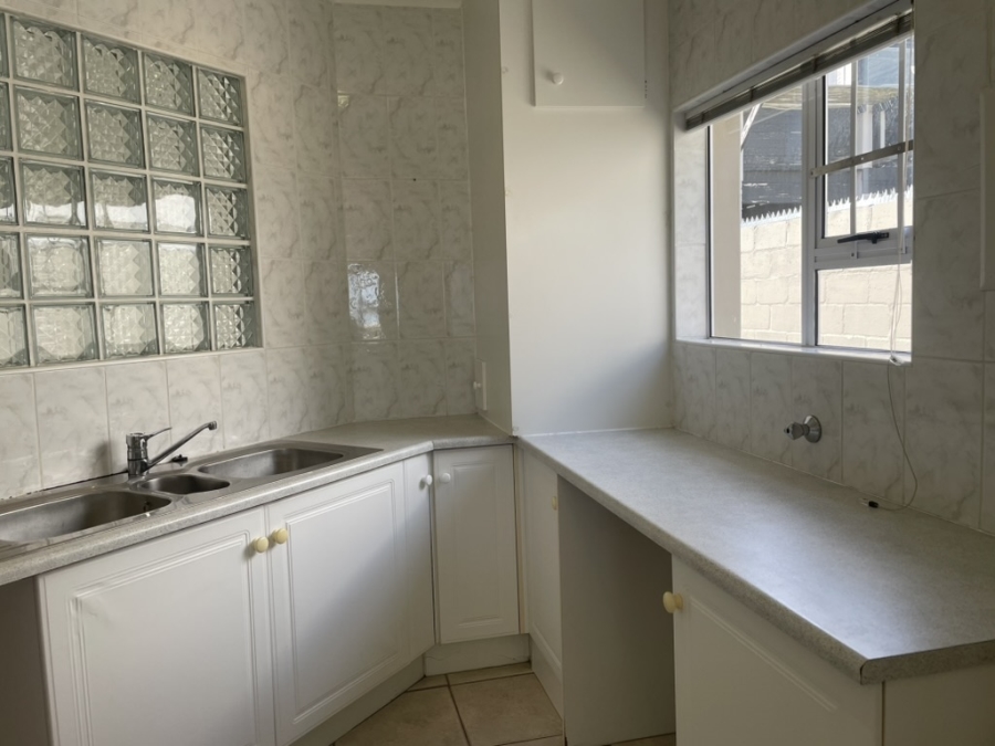 4 Bedroom Property for Sale in Middedorp Western Cape